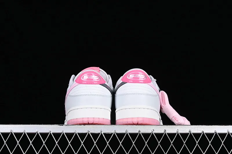 All categories Nk SB Dunk series Nk SB Dunk Low low-top sneakers Nk SB Dunk Low "520" Valentine's Day limited SB low-top sports and leisure sneakers FN3451-161